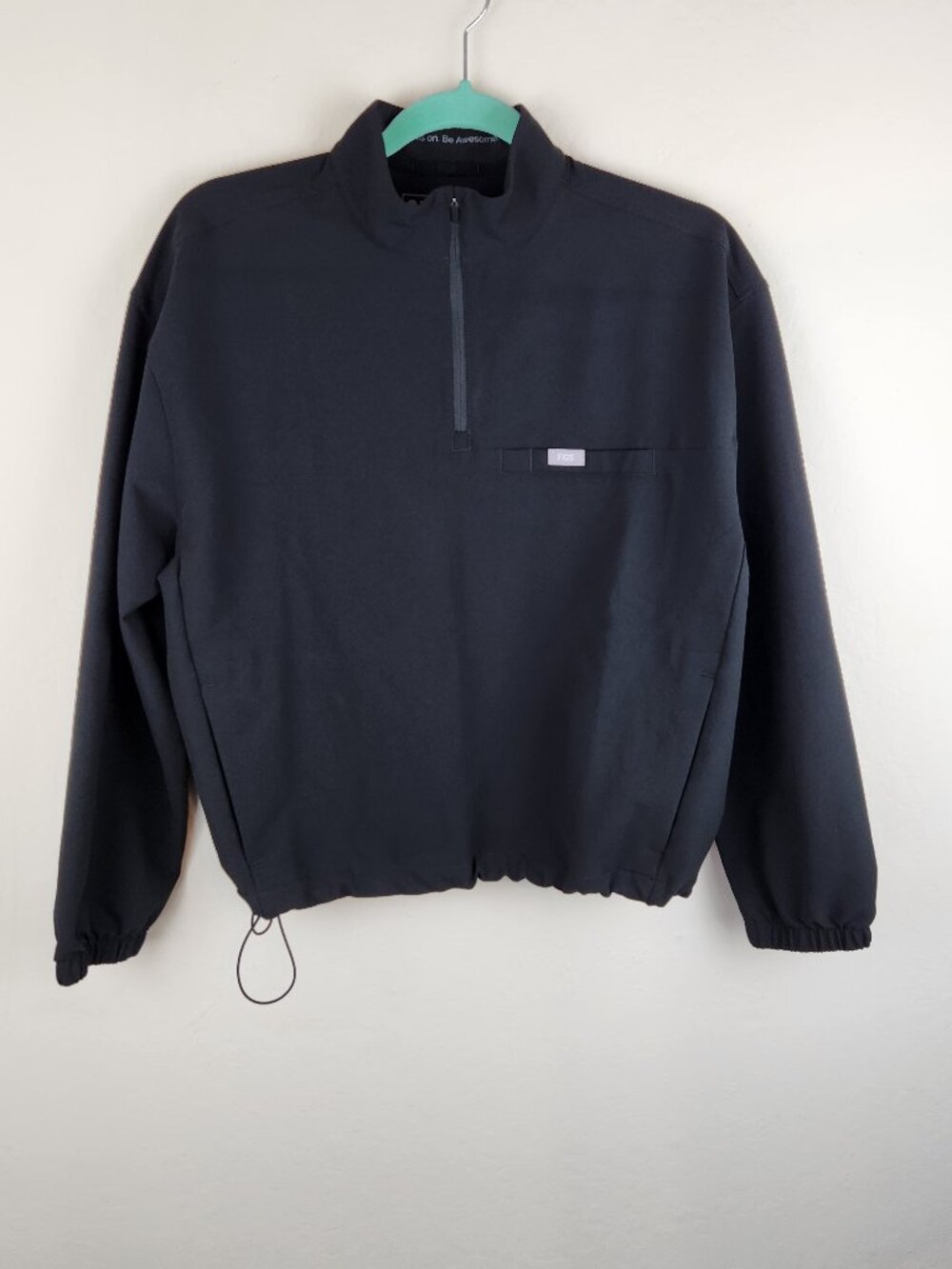 FIGS Blakely 1/4 Zip Scrub Top Black sz S